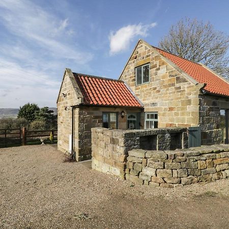The Piggery Villa Уитби Екстериор снимка
