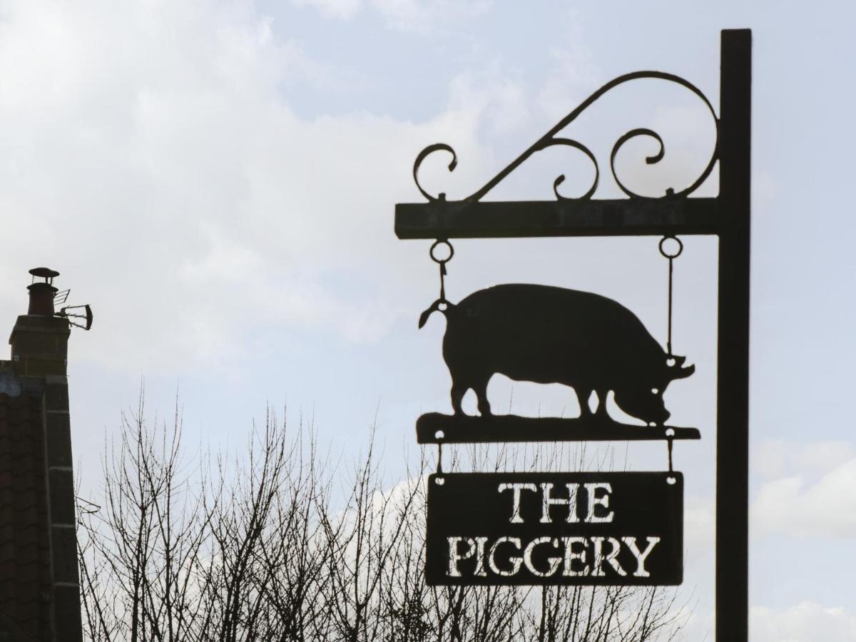 The Piggery Villa Уитби Екстериор снимка