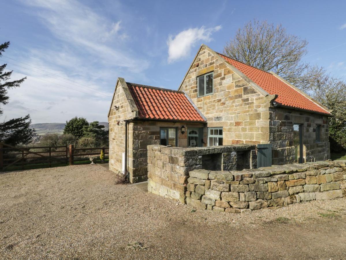 The Piggery Villa Уитби Екстериор снимка