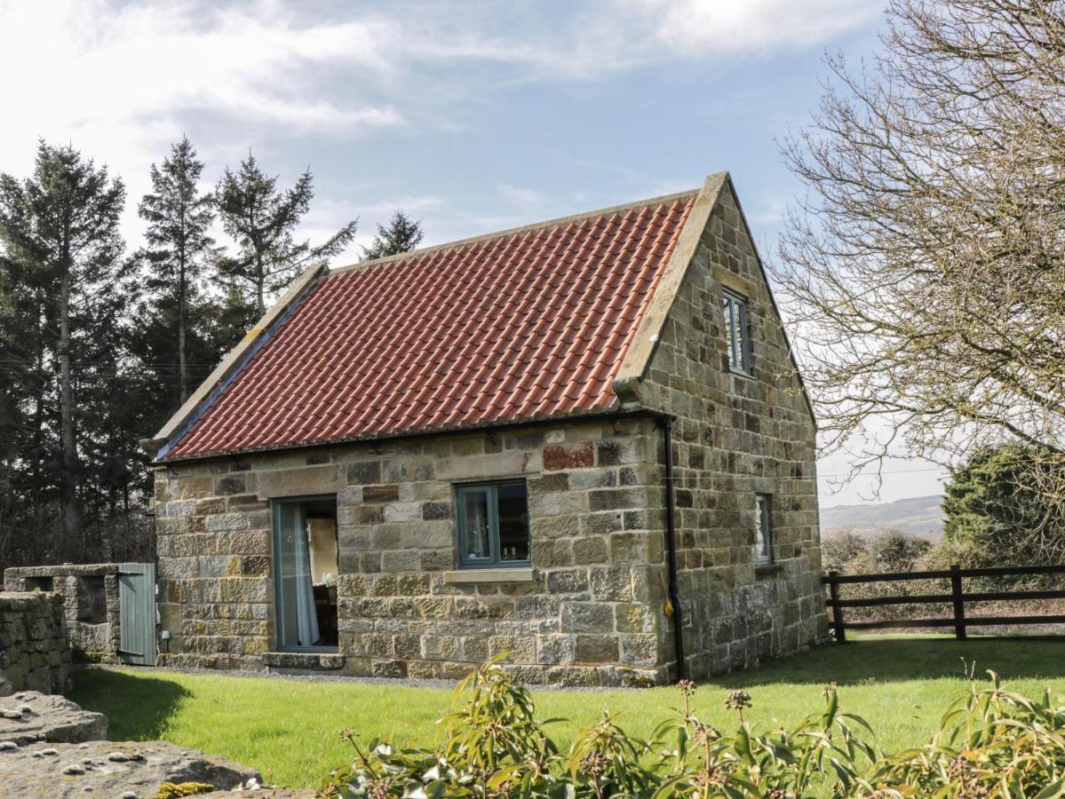 The Piggery Villa Уитби Екстериор снимка