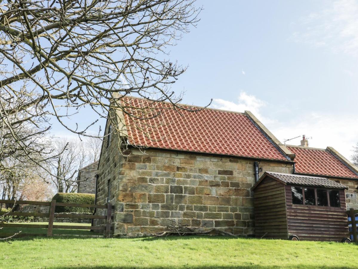 The Piggery Villa Уитби Екстериор снимка